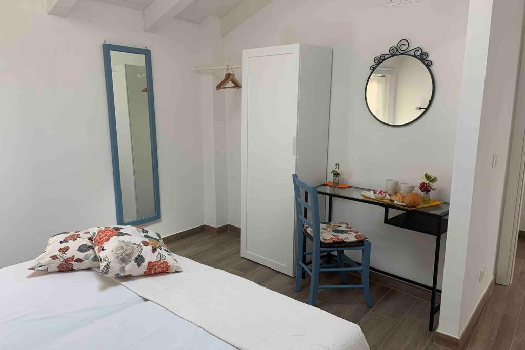 Apartamento Antica Casa Nel Borgo Pietrasanta Exterior foto
